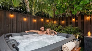 Bain à remous extérieur