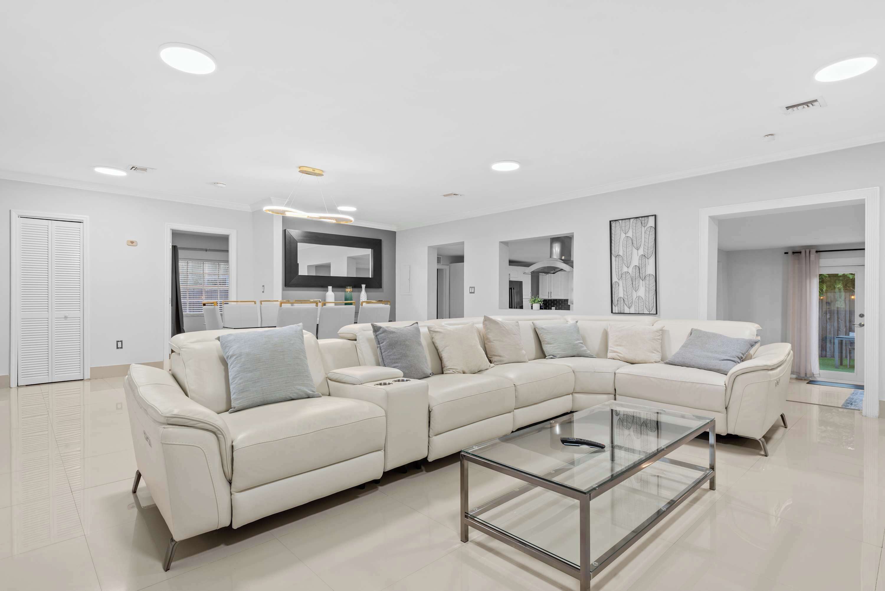 Televisión y oficina 