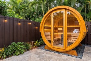 Sauna - 6 BR Villa Steps to Ocean, Pool, Sauna & Jacuzzi (Fort Lauderdale)