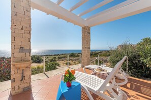 Basic House, Sea View | Terrace/patio