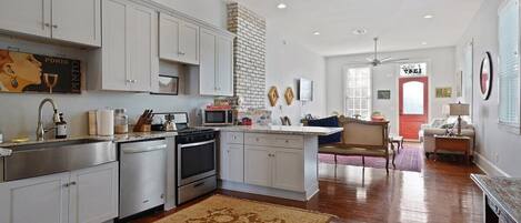 المنشأة من الداخل