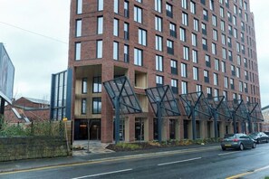 Exterior - Balinese Escape - 2Bed 2Bath Leeds Centre and Stadium (Leeds)