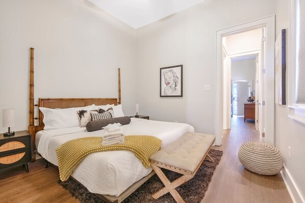 5 bedrooms, iron/ironing board, WiFi, bed sheets