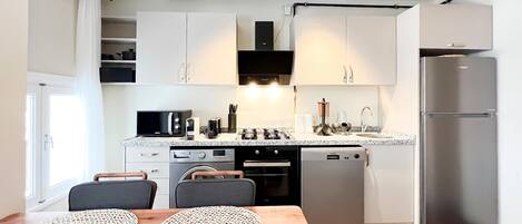 Fridge, microwave, oven, stovetop