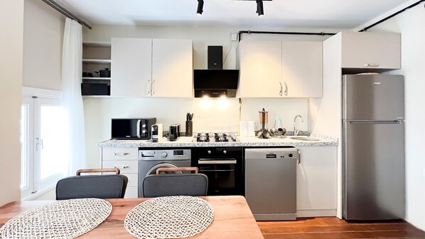 Fridge, microwave, oven, stovetop