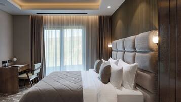 Kamar Double Superior, Bebas Asap Rokok | Minibar, brankas, meja kerja, dan tirai kedap cahaya