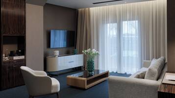 Executive Studio Suite | Living area | 100-cm Smart TV with digital channels
