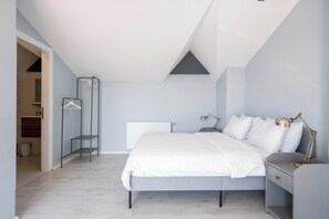 2 bedrooms, iron/ironing board, travel cot, WiFi