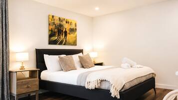 3 bedrooms, desk, travel crib, WiFi