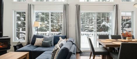 Téléviseur, foyer, bureau