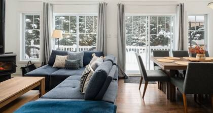 The Riviera, Riverside, Pool Table and fireplace!