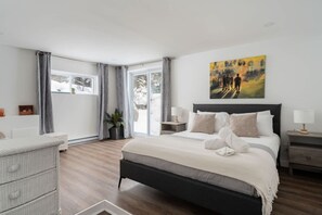 3 bedrooms, desk, travel cot, WiFi