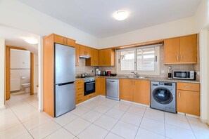 Refrigerador, microondas, horno, lavavajillas