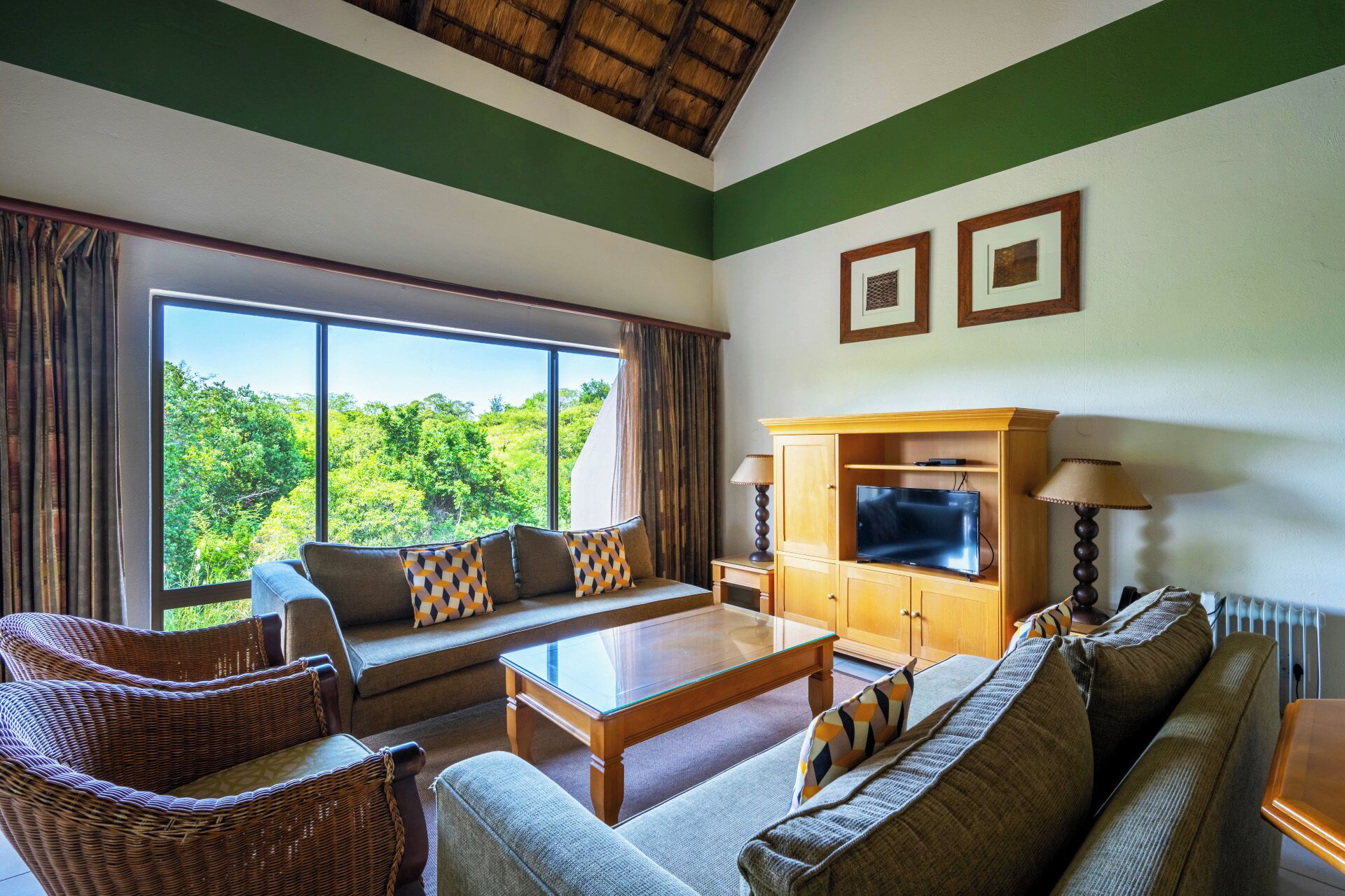 Televisión LED 32 pulgadas con canales de televisión vía satélite