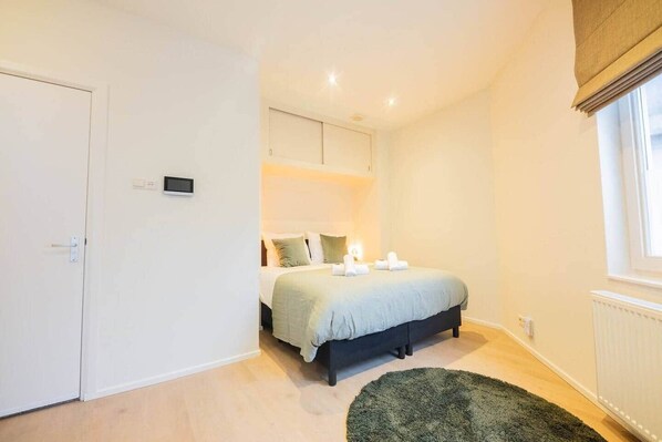 1 bedroom, desk, iron/ironing board, WiFi