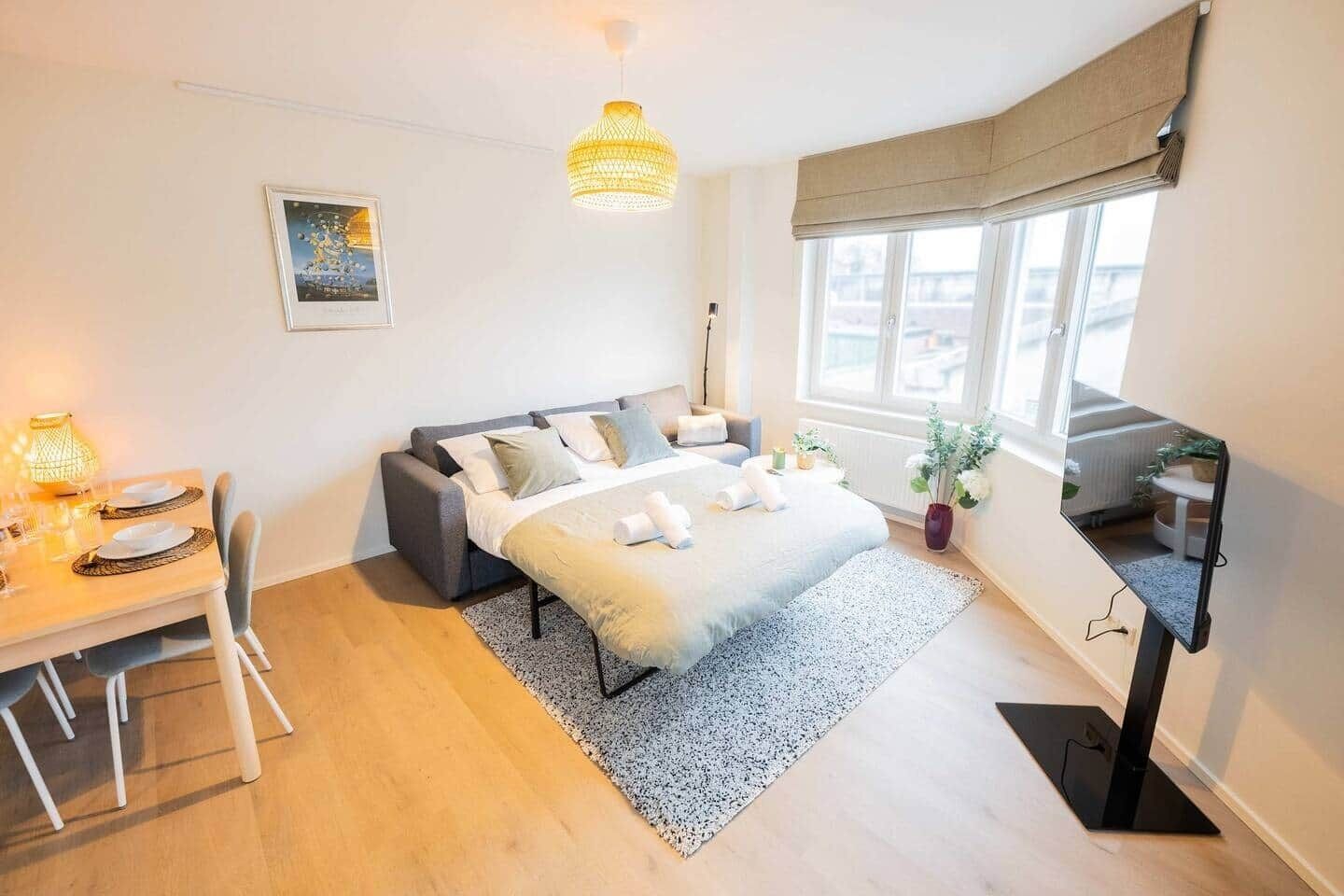 1 slaapkamer, een bureau, een strijkplank/strijkijzer, wifi