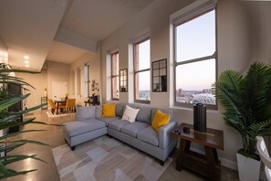 Televisión y chimenea 