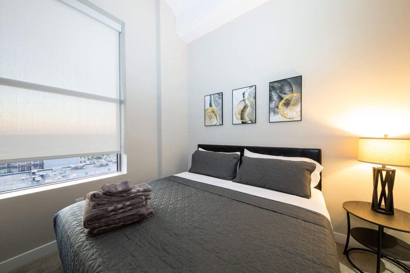 2 多间卧室、办公桌、熨斗/熨衣板、WiFi