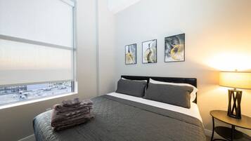 2 bedrooms, desk, iron/ironing board, WiFi