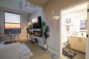 Smart TV, fireplace