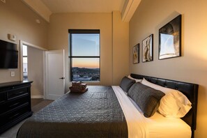 2 bedrooms, desk, iron/ironing board, WiFi