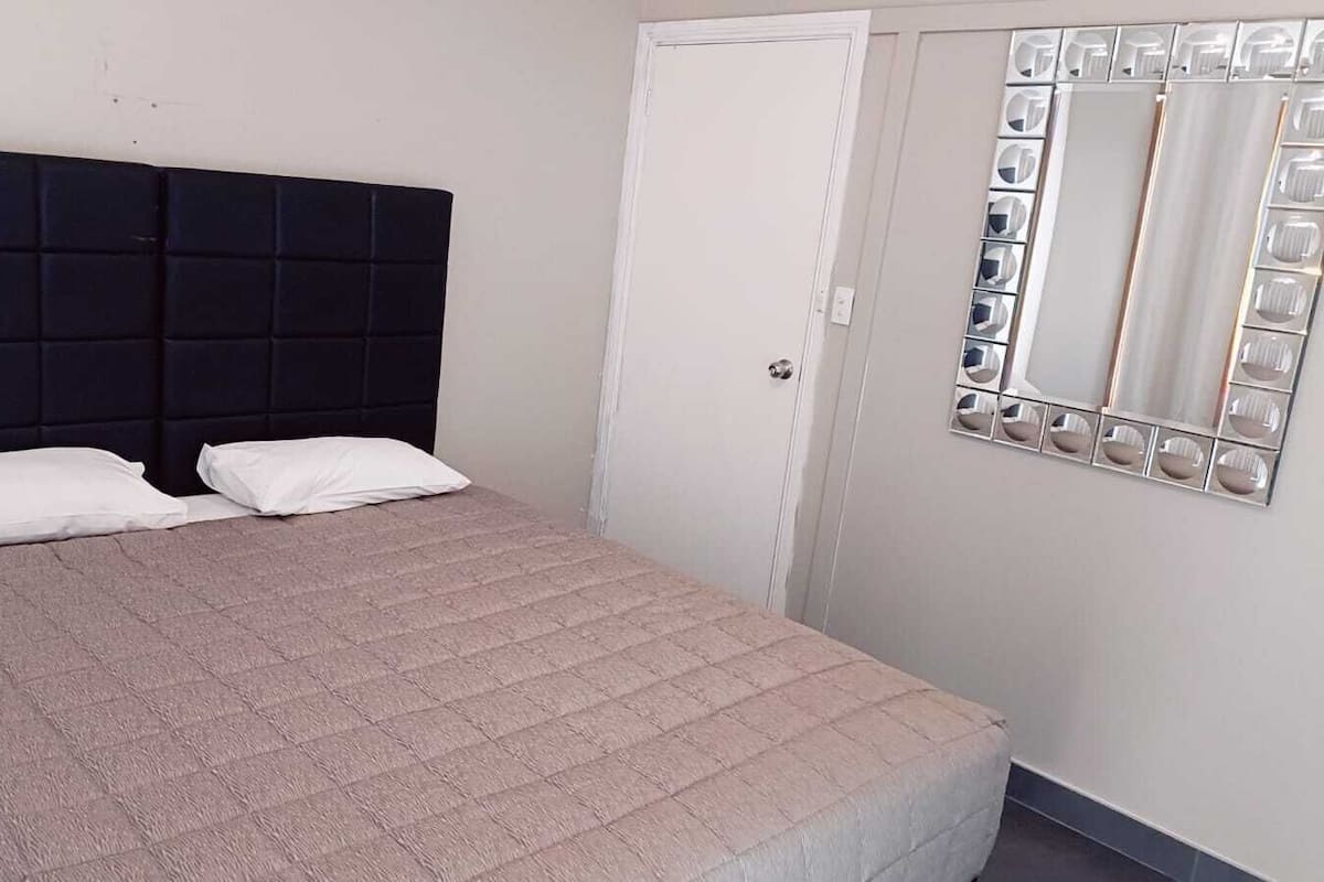 Habitación doble Deluxe | Ropa de cama hipoalergénica y muebles diferentes