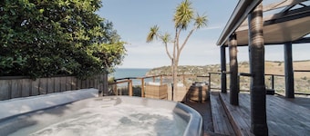 The Ultimate Cecil Wood Stay - Hot Tub, BBQ & Views
