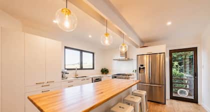 Sumner Beach 3BR | Cecil Wood | Hot Tub & Views