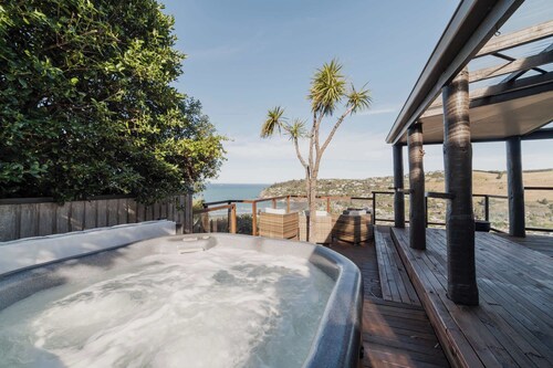 The Ultimate Cecil Wood Stay - Hot Tub, BBQ & Views