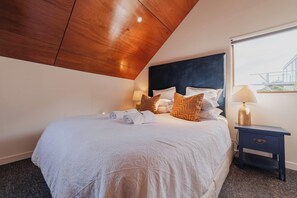 3 bedrooms, desk, iron/ironing board, WiFi