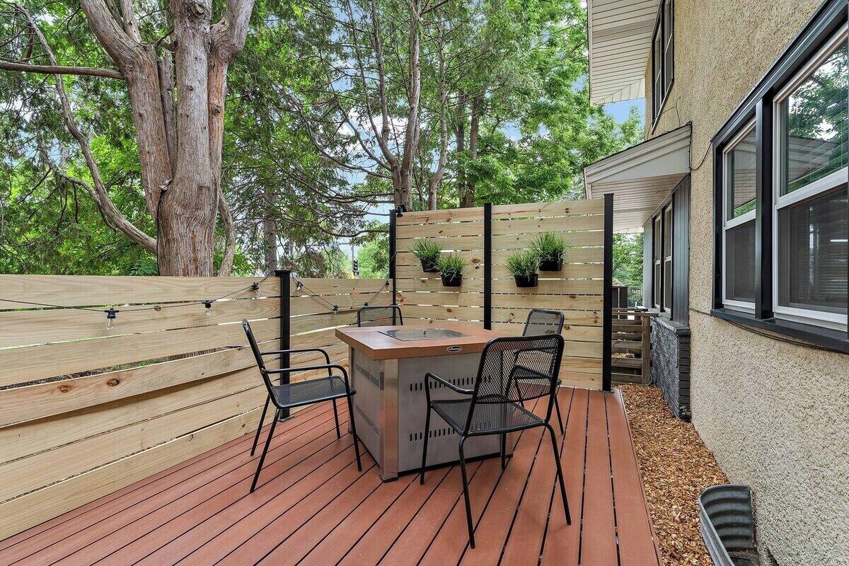 Sleek Scandi 4BR|Central Location|Fire Table|Deck