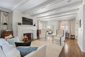 Smart TV, fireplace, offices, computer monitors - Lakeview Bliss - Beautifully Decorated Home! Close Private Beach! (Harbor Springs)