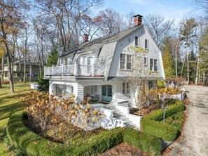 Exterior - Lakeview Bliss - Beautifully Decorated Home! Close Private Beach! (Harbor Springs)