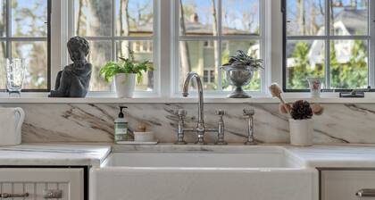 Lakeview Bliss: 4  BR, 4.5  BA House in Harbor Springs, Sleeps 8