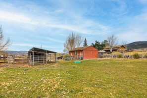 House (2 Bedrooms) | Interior - Mtn-view Cabin w/ Horse Pasture in Koosharem (Koosharem)