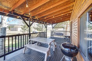 House (2 Bedrooms) | Interior - Mtn-view Cabin w/ Horse Pasture in Koosharem (Koosharem)
