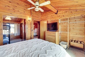 House (2 Bedrooms) | Interior - Mtn-view Cabin w/ Horse Pasture in Koosharem (Koosharem)