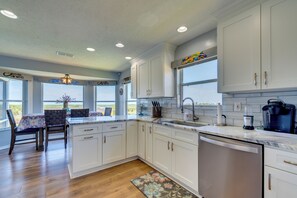 Interior - 2 Mi to Ocean: Home w/ Pool in Hernando Beach! (Spring Hill)