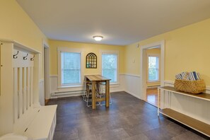 Apartment (3 Bedrooms) | Interior - Walk to Sorrento Town Dock: Pet-friendly Apartment (Sorrento)