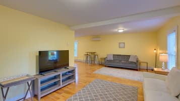 Apartment (3 Bedrooms) | Front of property