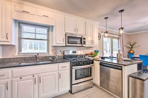 Interior - Metro Atlanta Vacation Home Rental w/ Deck (Hiram)