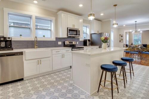 Private Balcony: Spacious, Updated Savannah Apt!