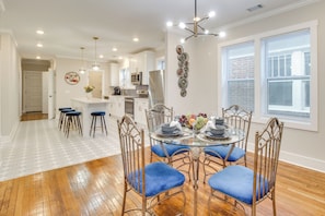 Apartment (3 Bedrooms) | Front of property - Private Balcony: Spacious, Updated Savannah Apt! (Savannah)