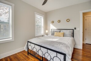 Interior - Private Balcony: Spacious, Updated Savannah Apt! (Savannah)
