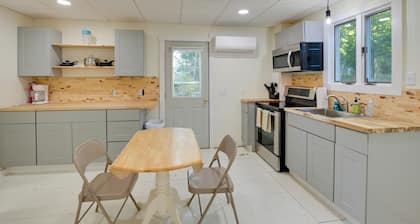 Walk to Harbor: Pet-friendly Apt in Sorrento!