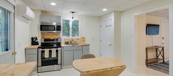 Walk to Harbor: Pet-friendly Apt in Sorrento!