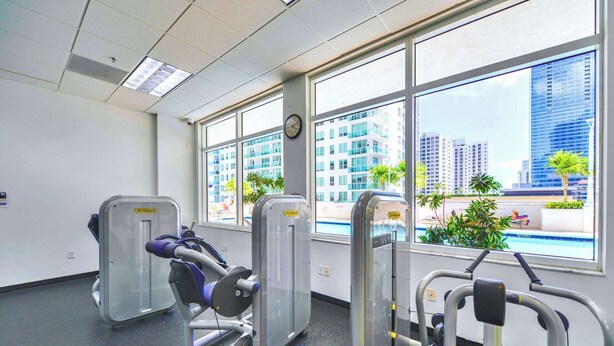Fitness facility - Modern 1BR | Free Parking | Pool | Gym (Brickell)