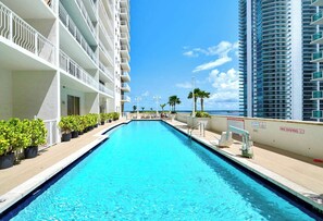 Pool - Modern 1BR | Free Parking | Pool | Gym (Brickell)