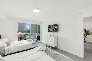 1 bedroom, iron/ironing board, WiFi, bed sheets - Modern 1BR | Free Parking | Pool | Gym (Brickell)