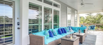 Pool, Dock & Tennis Court: Home in Bay St Louis!